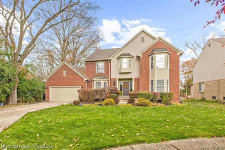 2777 Briarwood Dr Troy, MI 48085