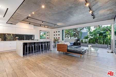 818 N Doheny Dr #203 West Hollywood, CA 90069