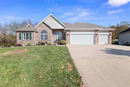 1025 Pleasant Meadow Dr Lake St Louis, MO 63367