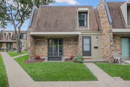 2178 Country Club Dr Woodridge, IL 60517