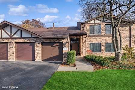 6285 Trinity Dr #2A Lisle, IL 60532