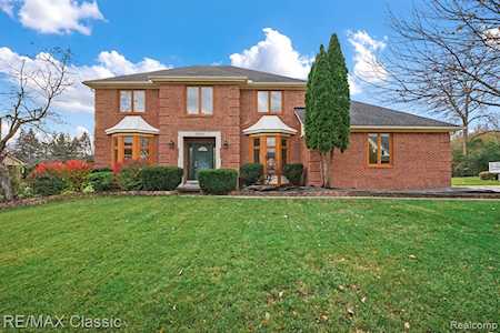 22115 Sheffield Dr Farmington Hills, MI 48335