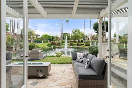 19425 Woodlands Dr Huntington Beach, CA 92648