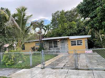 1910 NW 113th Ter Miami, FL 33167
