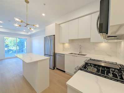 2331 Kelly Avenue #203 Port Coquitlam, BC V3C 1Y3