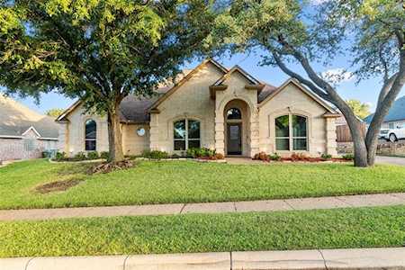 1221 Woodvale Drive Bedford, TX 76021