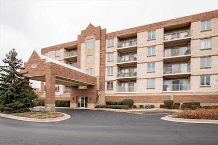 175 Brush Hill Rd #301 Elmhurst, IL 60126