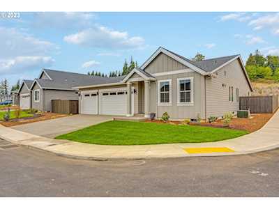 1404 NE Shell Rock DR Estacada, OR 97023