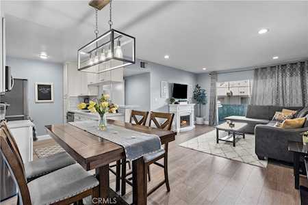 10240 Camarillo St #104 Toluca Lake, CA 91602