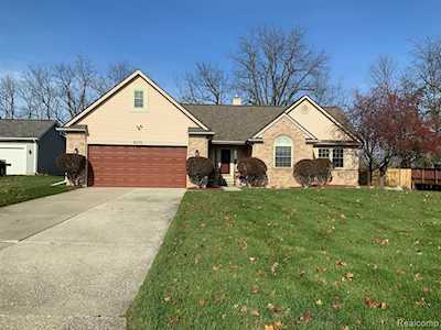 8274 N Port Grand Blanc Twp, MI 48439