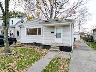 22613 Raven Ave Eastpointe, MI 48021