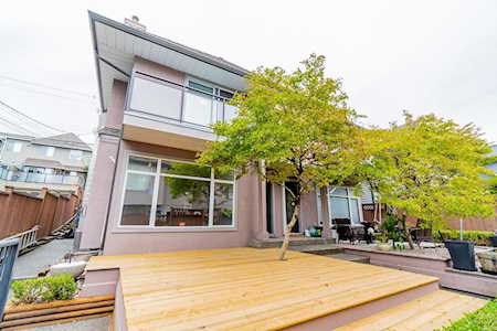 254 E 4th Street North Vancouver, BC V7L 1H9