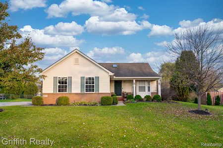 16235 Orchard Trl Fenton Twp, MI 48451