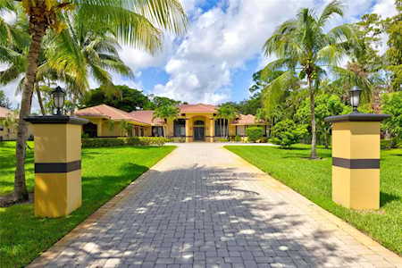 5915 NW 65th Ter Parkland, FL 33067