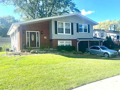 4703 Carr St Rolling Meadows, IL 60008
