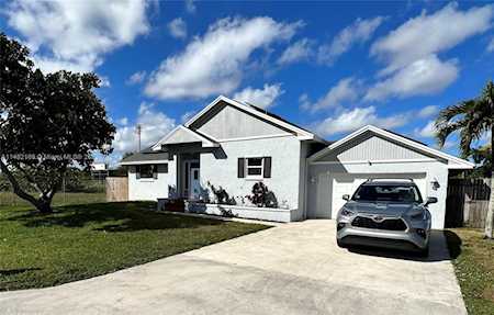 3529 Sapphire Rd Lake Worth, FL 33462