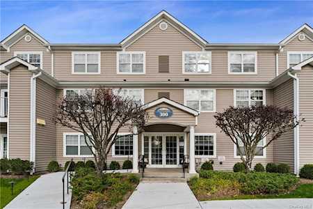 300 Woodcrest Ln #326 Mount Kisco, NY 10549