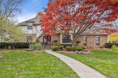 17413 Laurel Dr Livonia, MI 48152