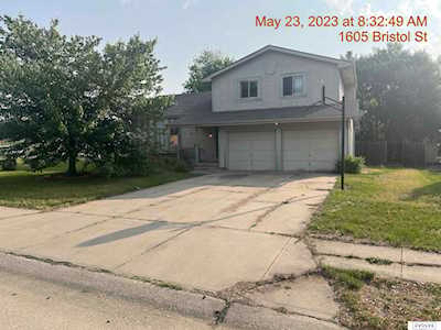 1605 Bristol St Papillion, NE 68046