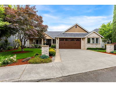 1041 NW Deerfern LOOP Camas, WA 98607