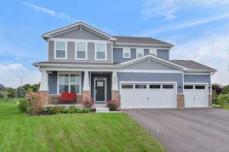 2920 Red Rose Ct Aurora, IL 60503