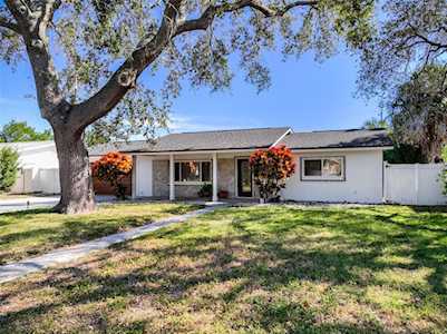 571 Lentz Rd Belleair Bluffs, FL 33770
