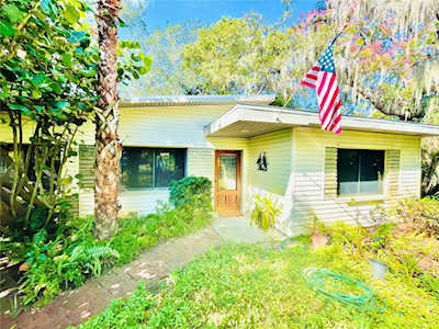 15 Tarpon Dr Tarpon Springs, FL 34689