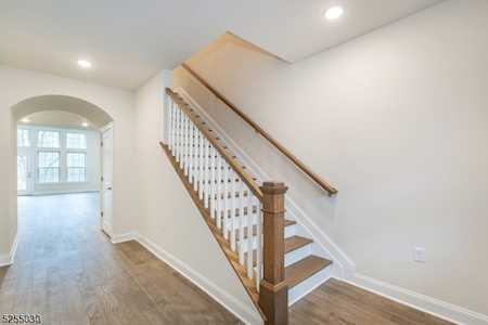 26 Dahlia Dr Warren Twp., NJ 07059
