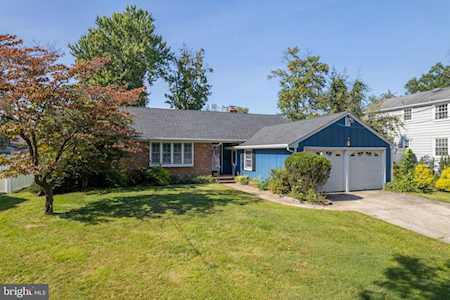 420 Saint Johns Dr Cherry Hill, NJ 08034