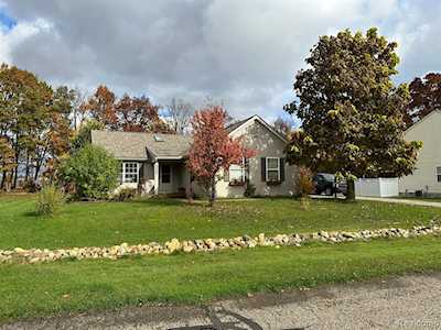 5450 Deer Trl Fenton Twp, MI 48451