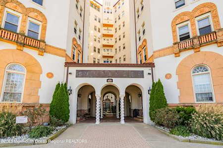 400 Deal Lake Dr #2J Asbury Park, NJ 07712