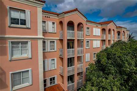 1 Alhambra Cir #504 Coral Gables, FL 33134