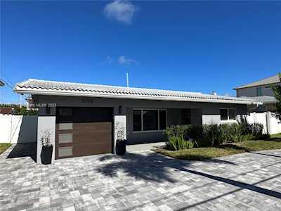 2703 SE 14th St Pompano Beach, FL 33062