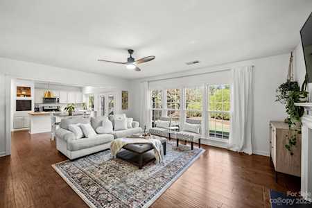 7012 Ravencrest Dr Charlotte, NC 28269