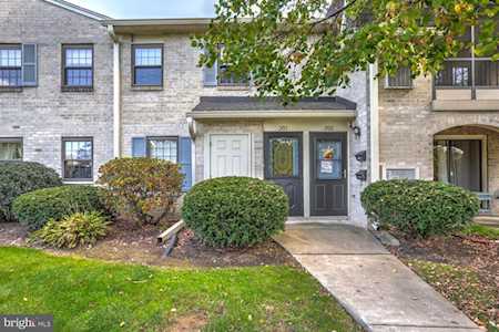 301 Valleybrook Dr Lancaster, PA 17601