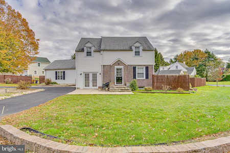 39 Park Ln Feasterville Trevose, PA 19053