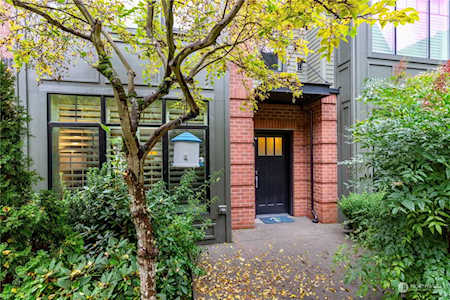 10575 NE 12th Place #101 Bellevue, WA 98004
