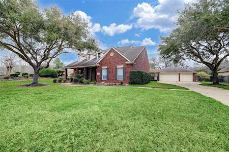 1621 Pine Crest Dr Pearland, TX 77581