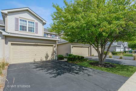 1856 S Wentworth Circle Romeoville, IL 60446