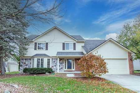24284 Bramblewood Dr Novi, MI 48374