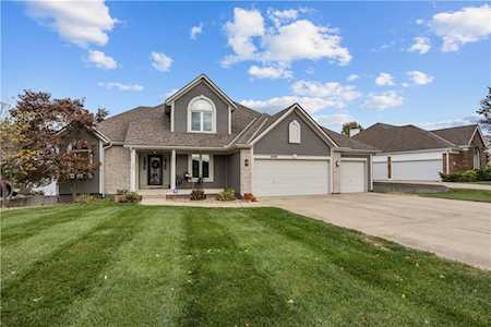4509 SW Gull Point Dr Lee's Summit, MO 64082