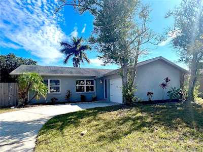 1445 Windmoor Dr Dunedin, FL 34698