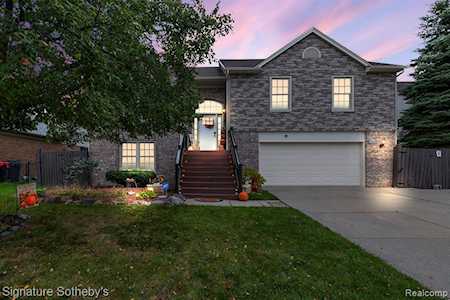 52658 Winsome Ln Chesterfield, MI 48051