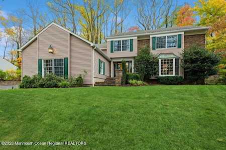 71 Bunker Hill Dr Middletown, NJ 07748