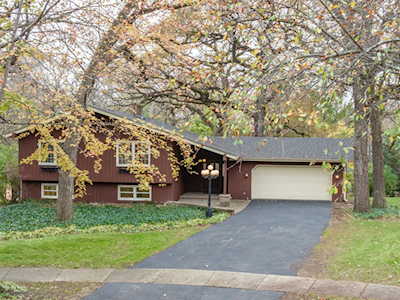 1752 Indian Trail Dr Naperville, IL 60565