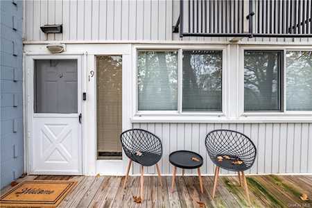 9 Wyndover Woods Ln #19 White Plains, NY 10603