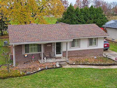 44561 Lowell Ave Canton Twp, MI 48187