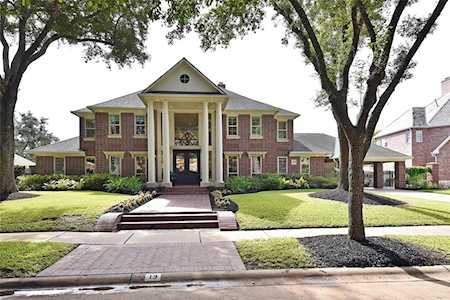 19 Glen Eagles Dr Sugar Land, TX 77479