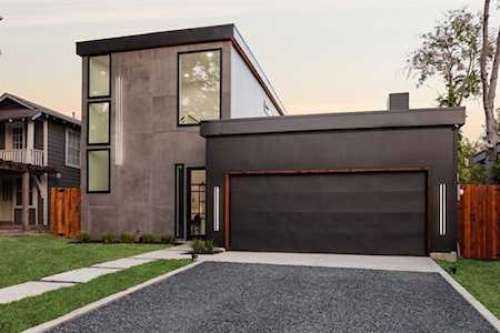 8806 Daytonia Avenue Dallas, TX 75218