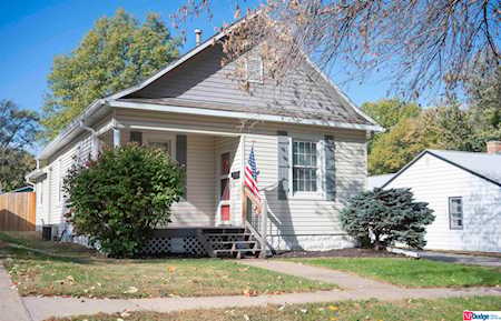 834 S Jackson St Papillion, NE 68046